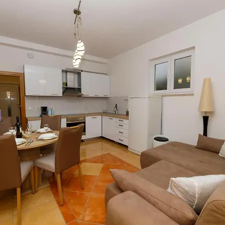 Matea Apartment *